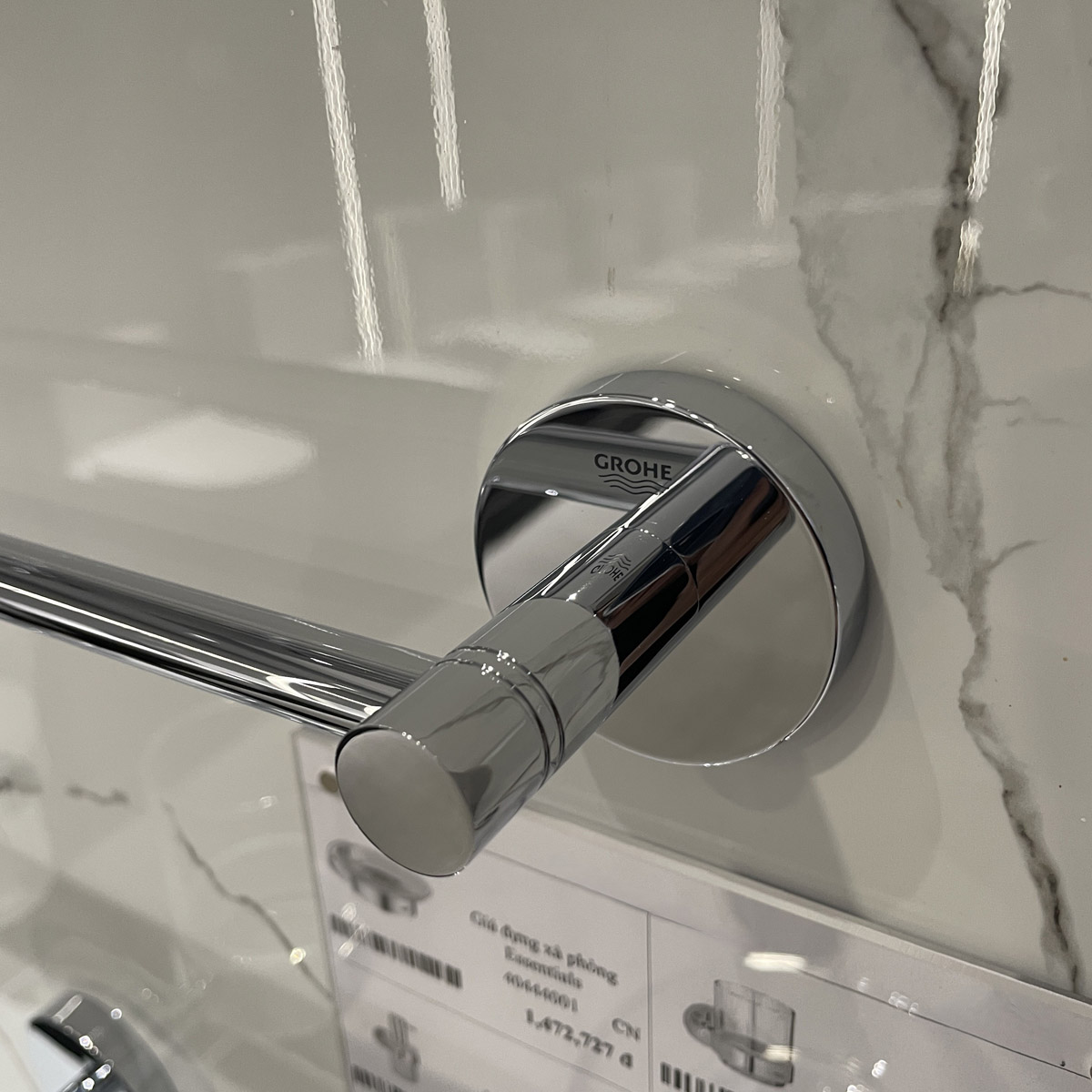 Thanh treo khăn đơn Essentials GROHE 40688001