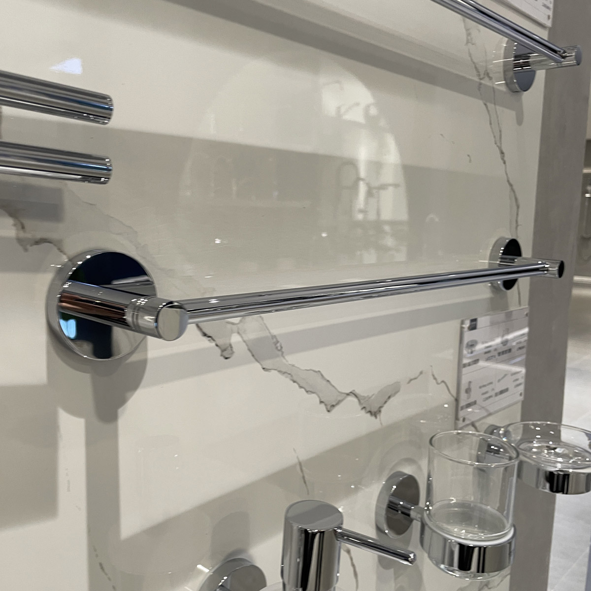 Thanh treo khăn đơn Essentials GROHE 40688001