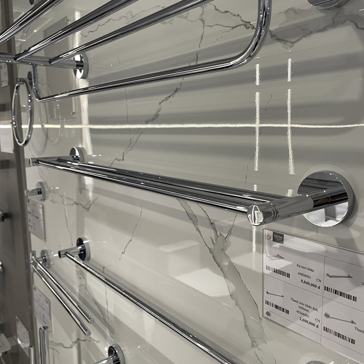 Thanh treo khăn đôi Essentials GROHE 40802001