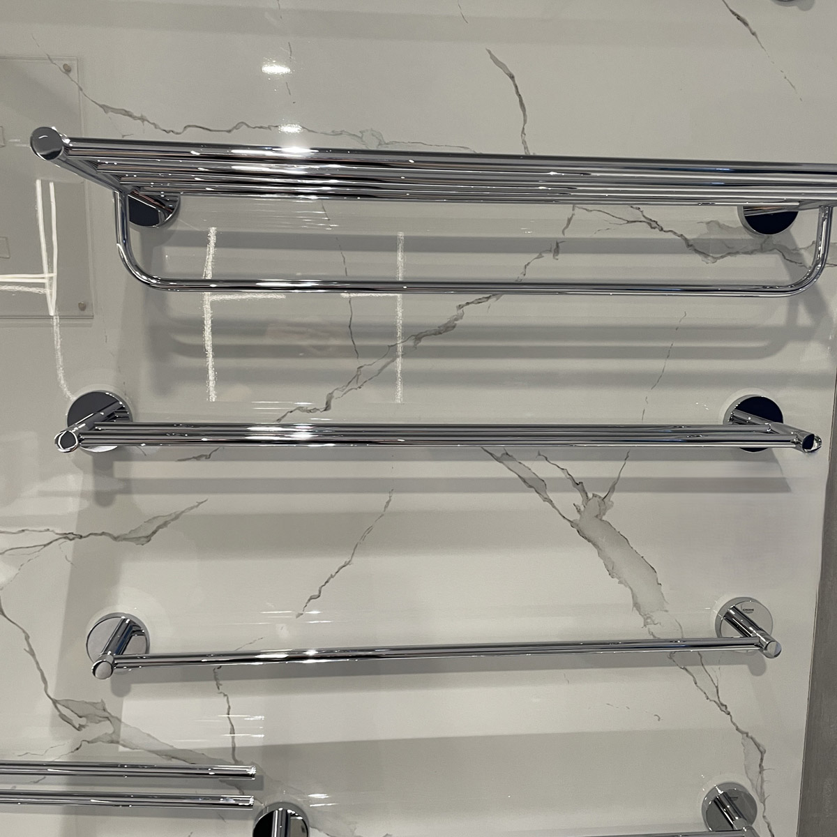 Thanh treo khăn đôi Essentials GROHE 40802001