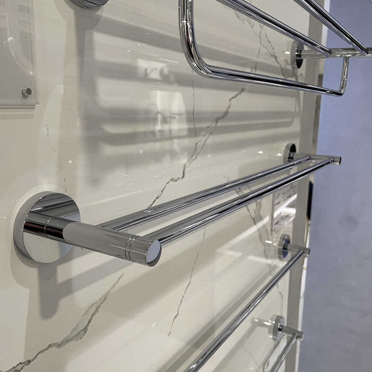 Thanh treo khăn đôi Essentials GROHE 40802001