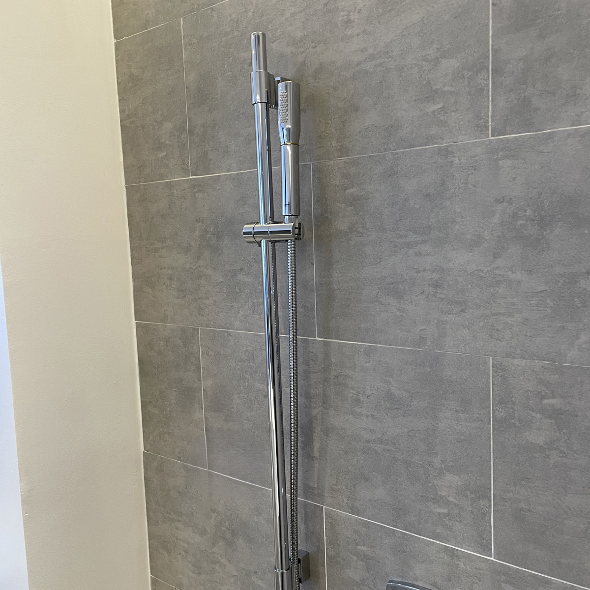 Bộ tay sen và thanh trượt sen tắm Grandera Grohe 26038000