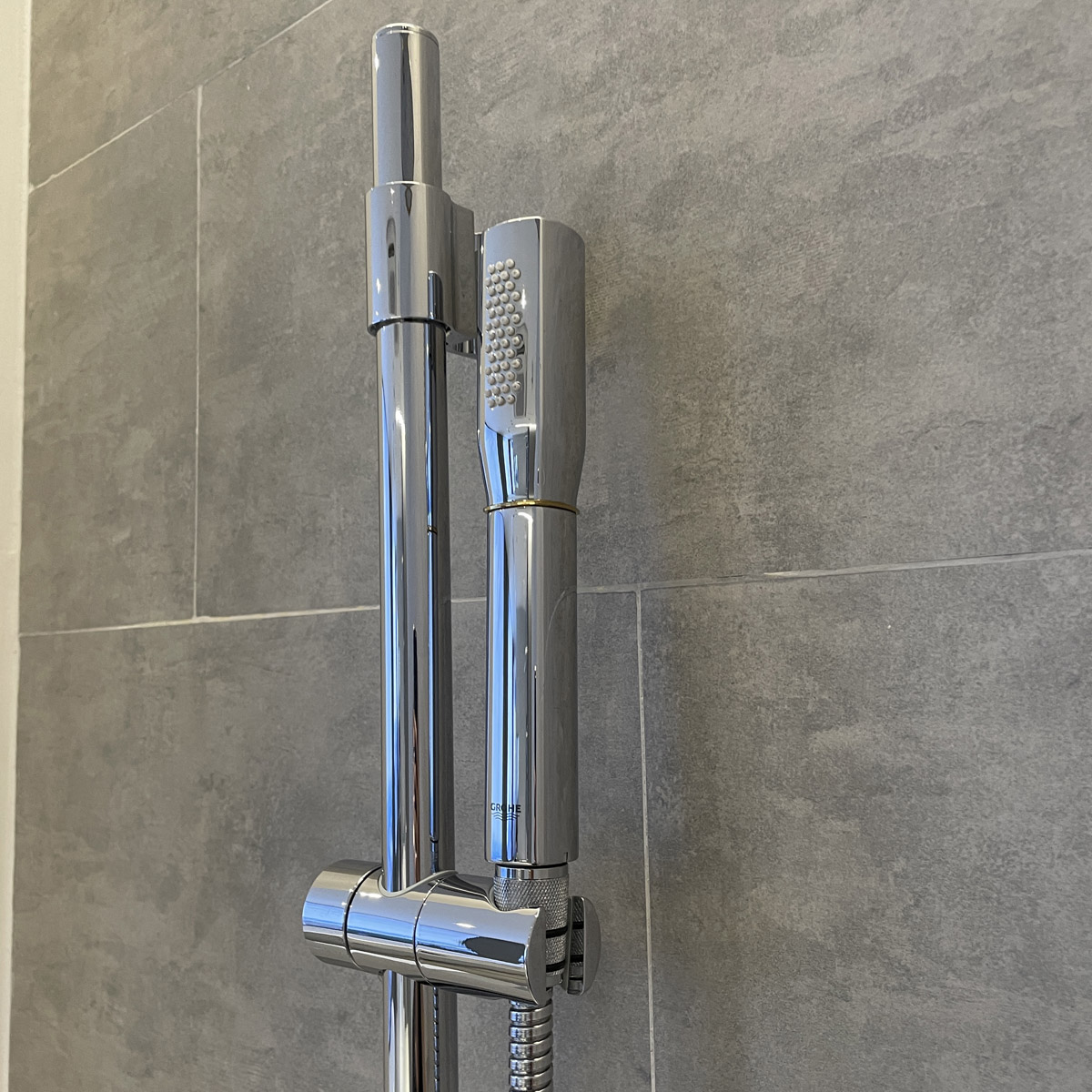 Bộ tay sen và thanh trượt sen tắm Grandera Grohe 26038000