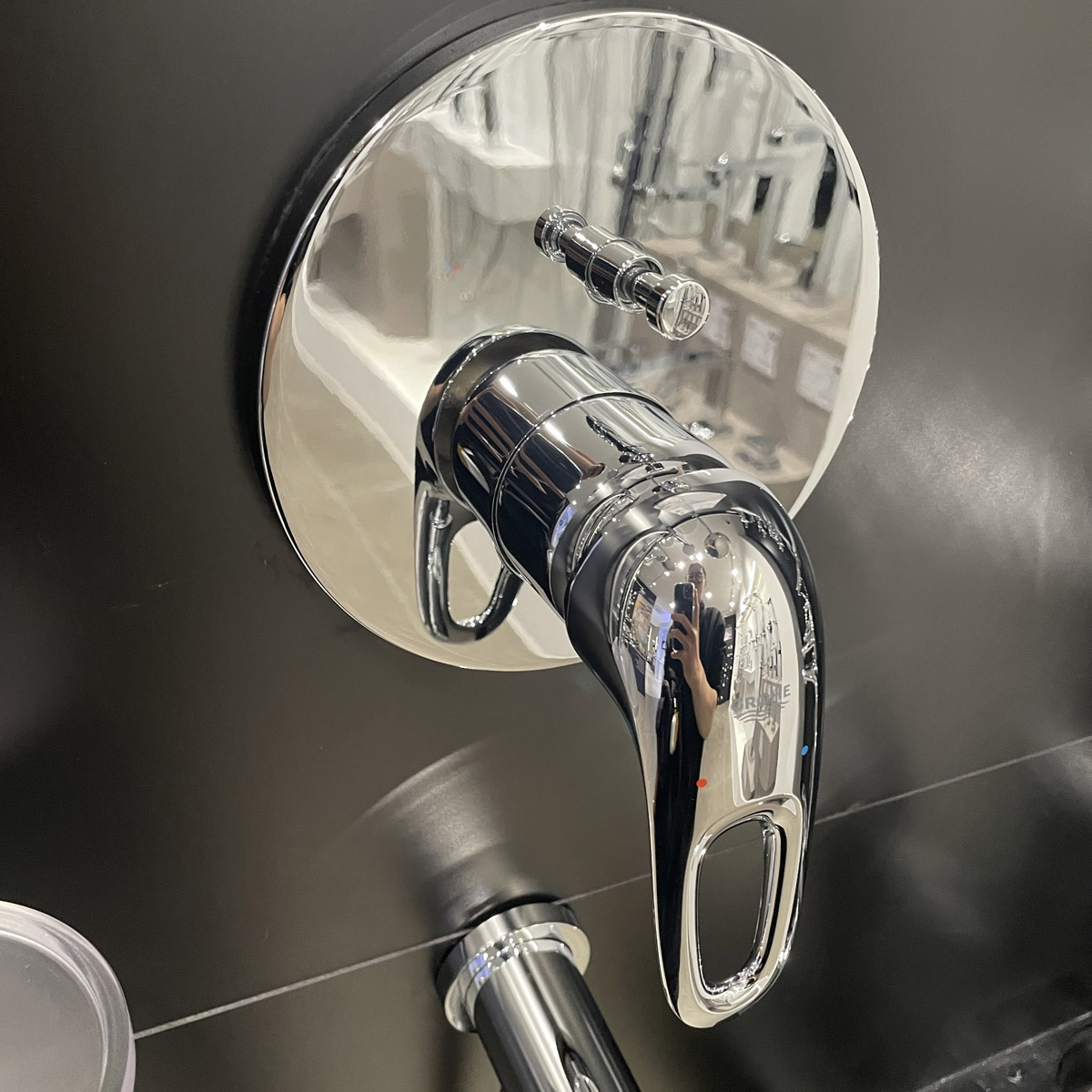 Van nóng lạnh kèm chuyển hướng 2 đường Eurostyle GROHE 24049003