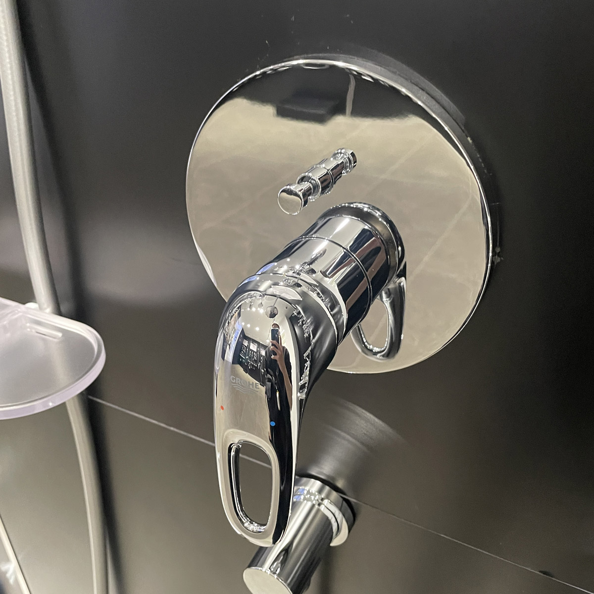 Van nóng lạnh kèm chuyển hướng 2 đường Eurostyle GROHE 24049003