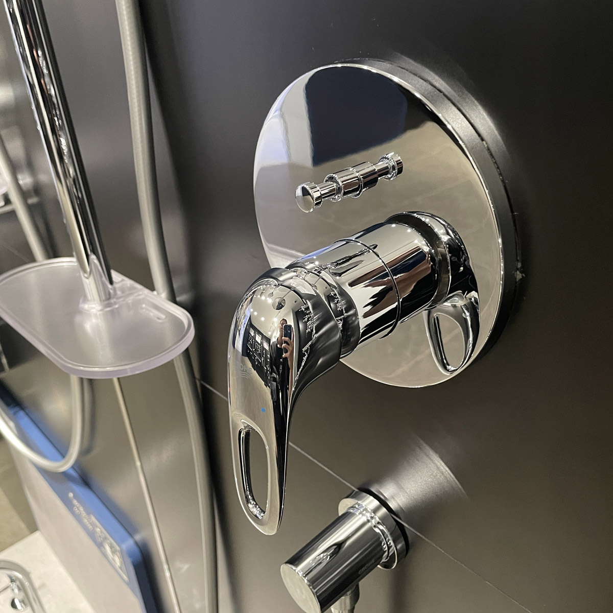 Van nóng lạnh kèm chuyển hướng 2 đường Eurostyle GROHE 24049003