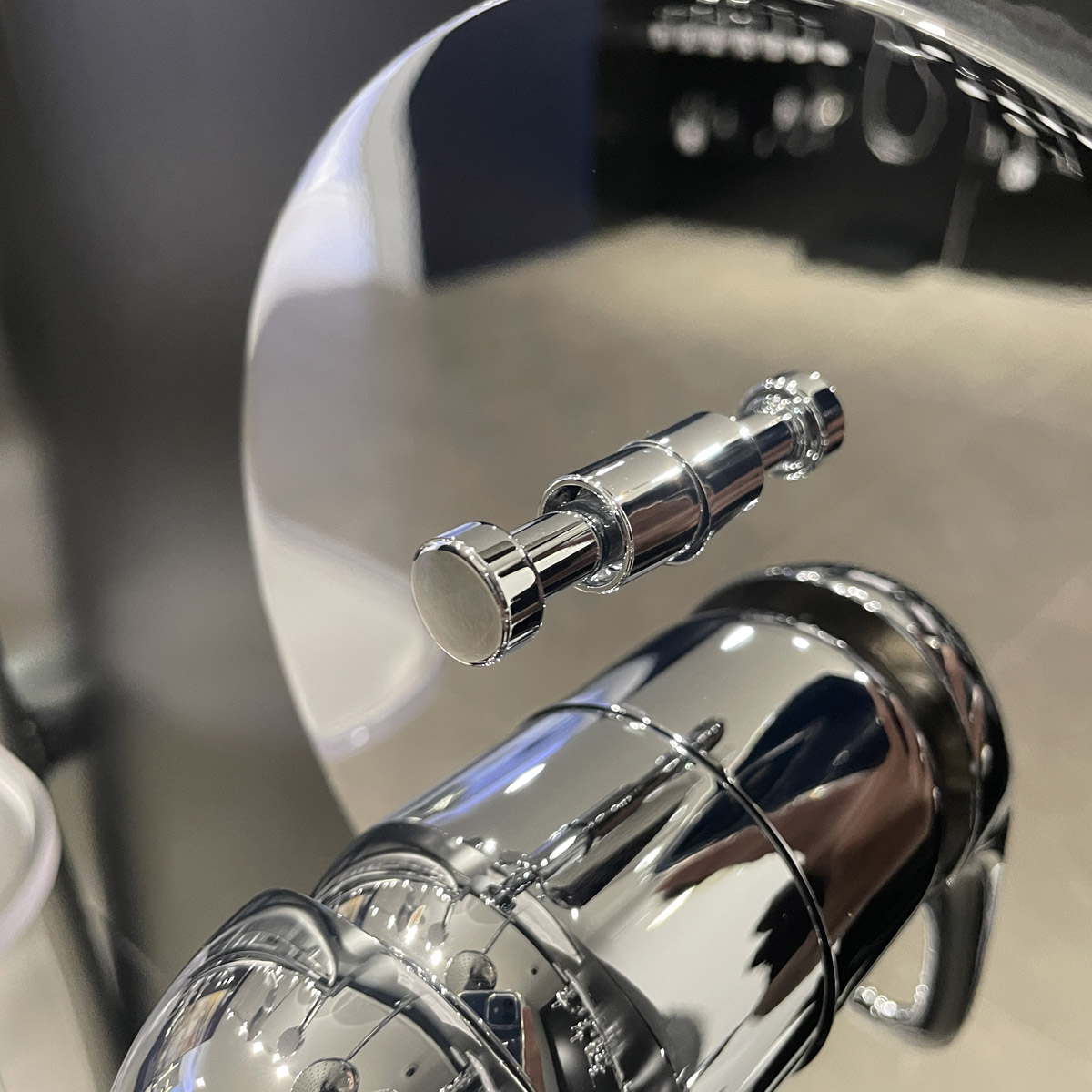 Van nóng lạnh kèm chuyển hướng 2 đường Eurostyle GROHE 24049003