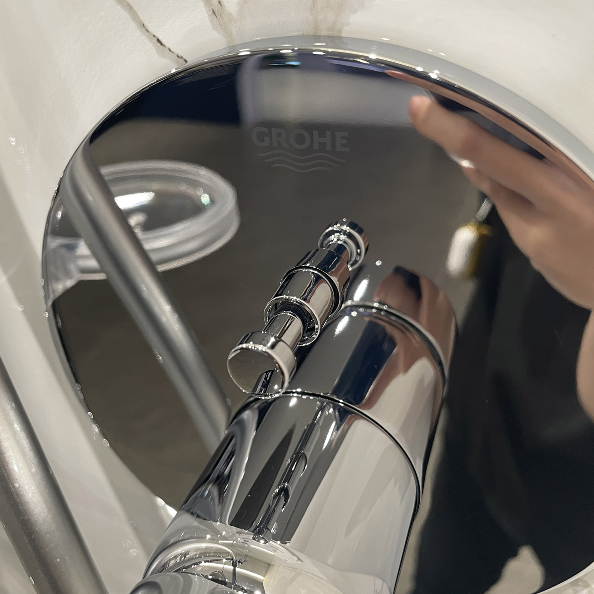 Bộ trộn sen âm tường 2 chế độ Essence GROHE 24058001