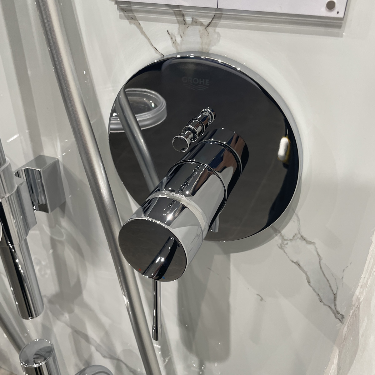 Bộ trộn sen âm tường 2 chế độ Essence GROHE 24058001