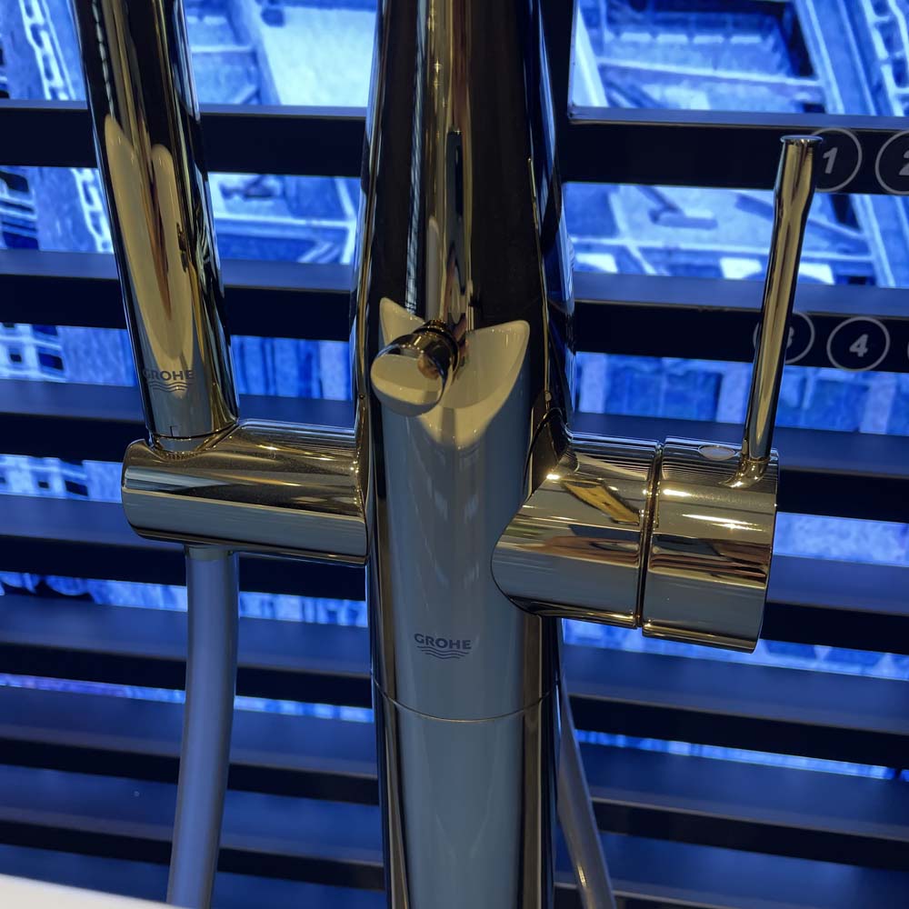 Vòi bồn tắm đặt sàn nóng lạnh Essence GROHE 23491001