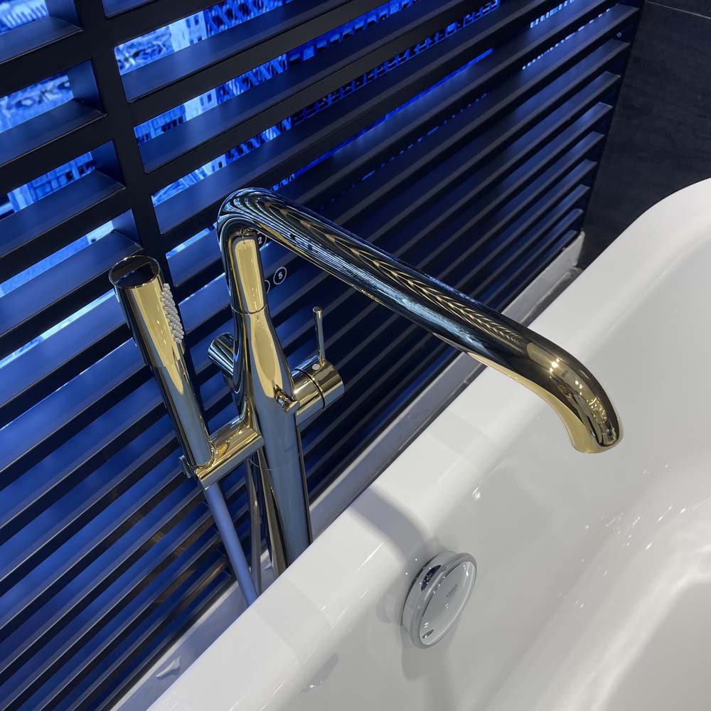 Vòi bồn tắm đặt sàn nóng lạnh Essence GROHE 23491001