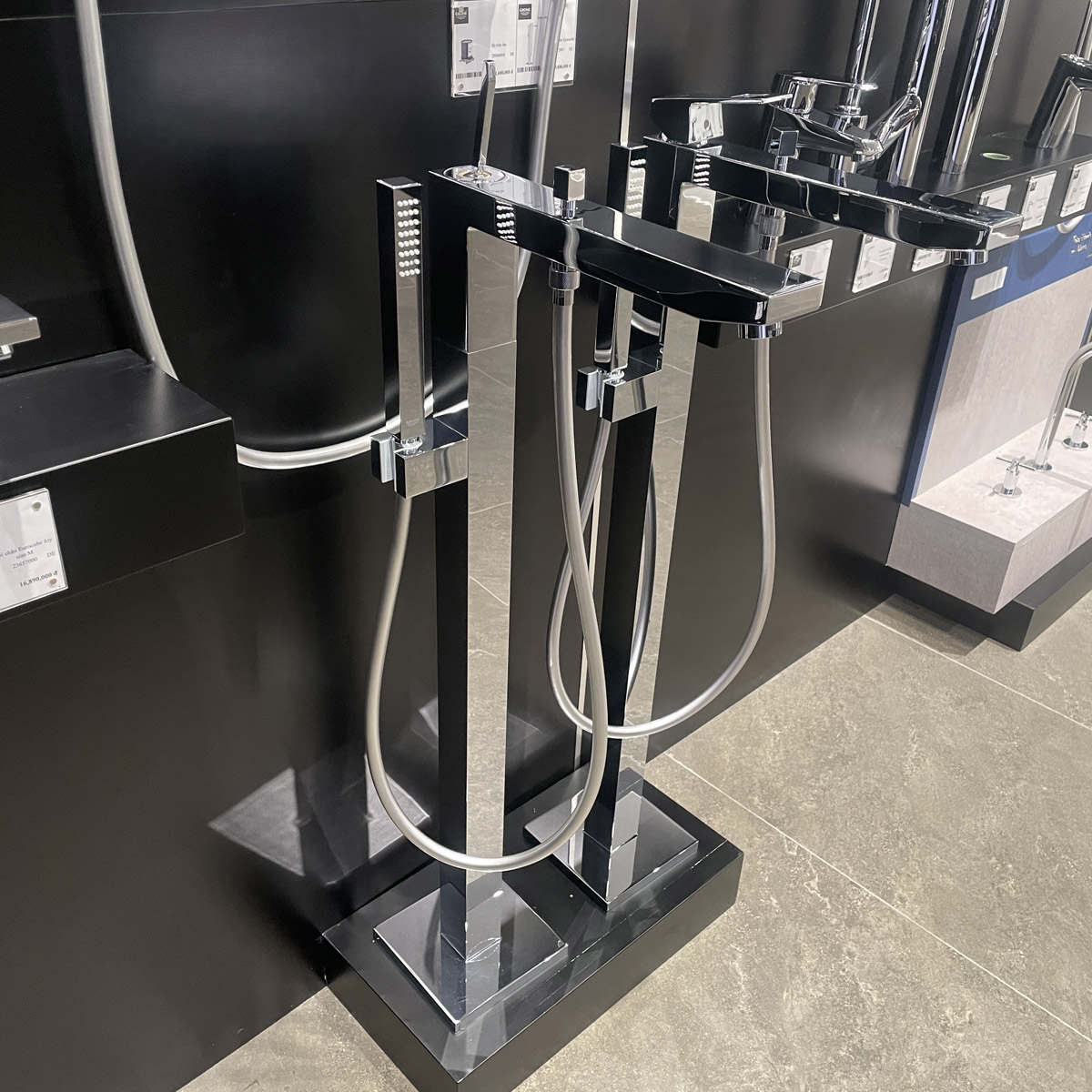 Vòi tắm đặt sàn Eurocube Joy GROHE 23667001