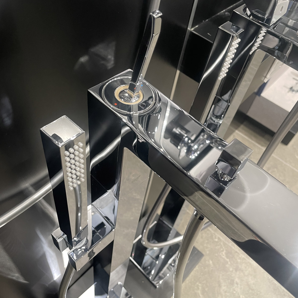 Vòi tắm đặt sàn Eurocube Joy GROHE 23667001