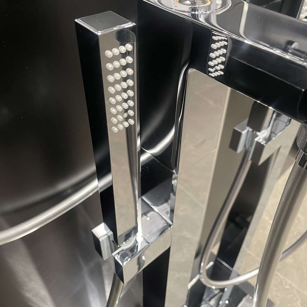 Vòi tắm đặt sàn Eurocube Joy GROHE 23667001