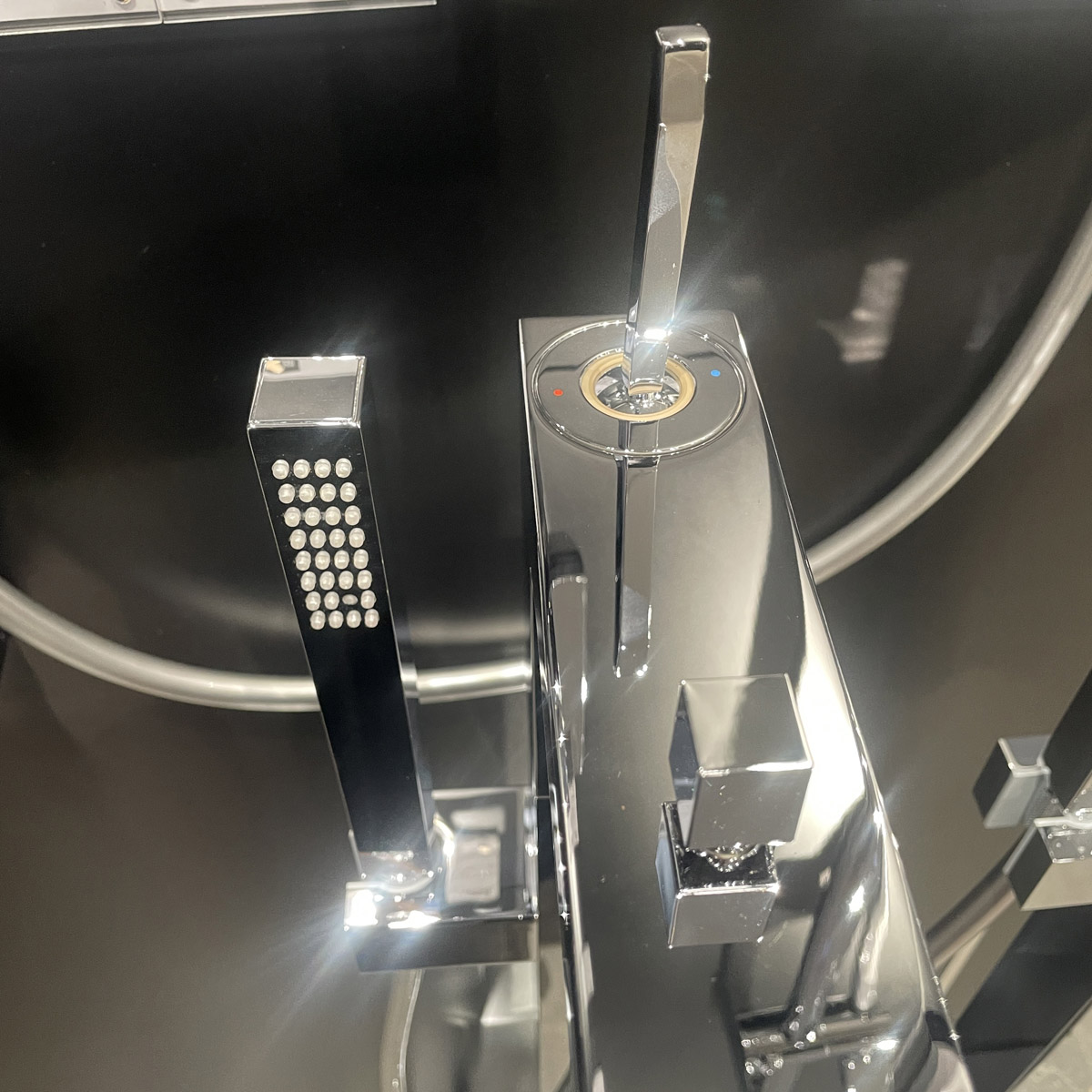 Vòi tắm đặt sàn Eurocube Joy GROHE 23667001