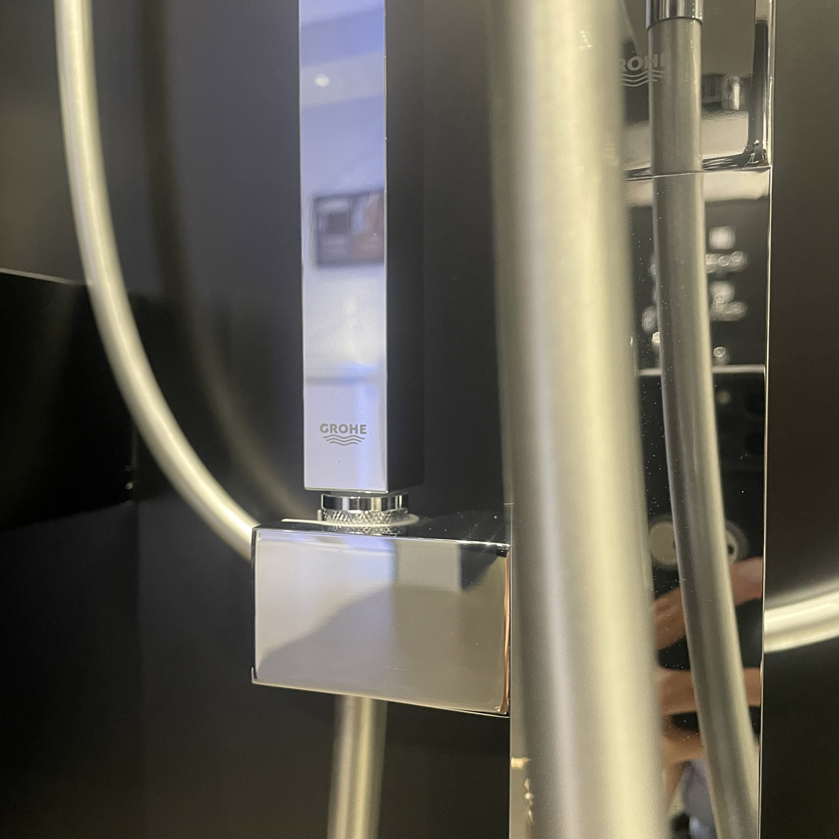 Vòi tắm đặt sàn Eurocube Joy GROHE 23667001