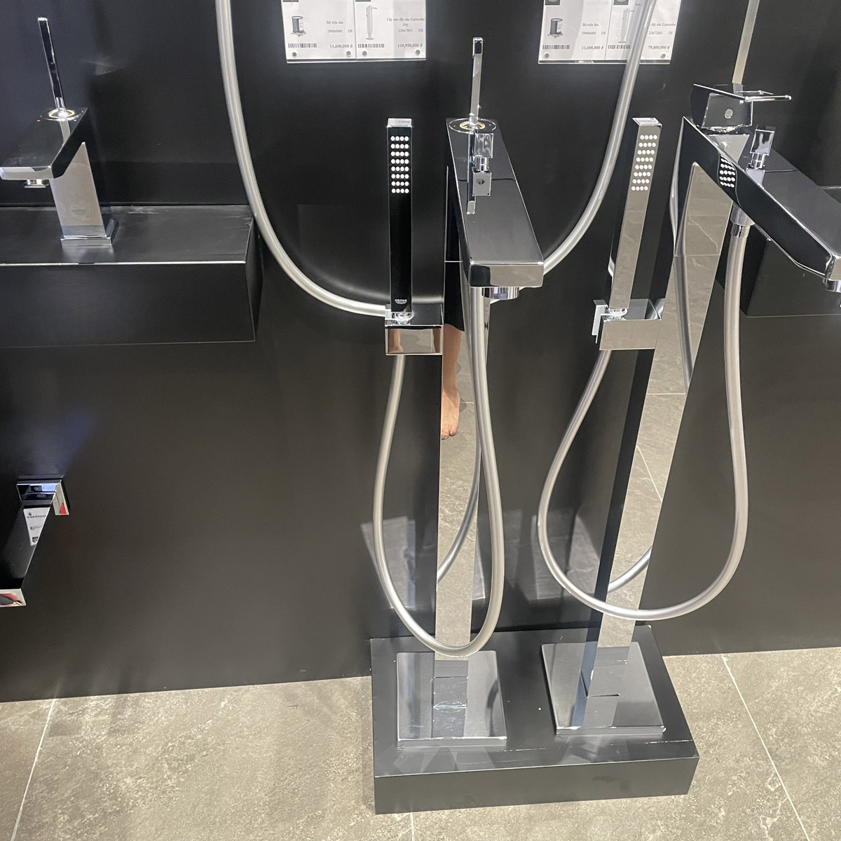 Vòi tắm đặt sàn Eurocube Joy GROHE 23667001