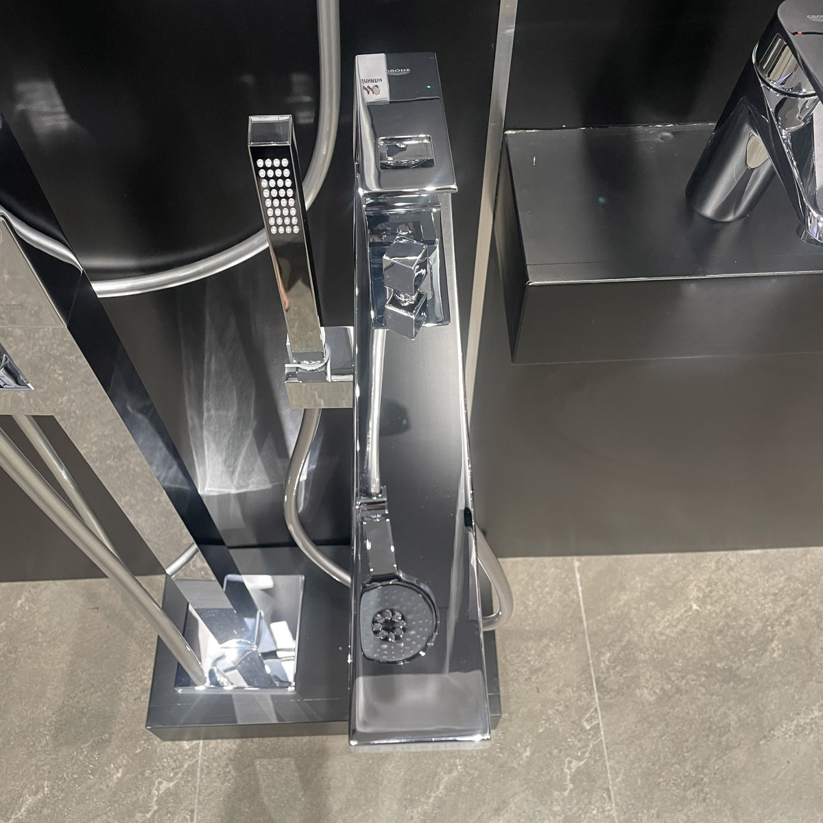 Vòi bồn tắm đặt sàn Eurocube Grohe 23672001