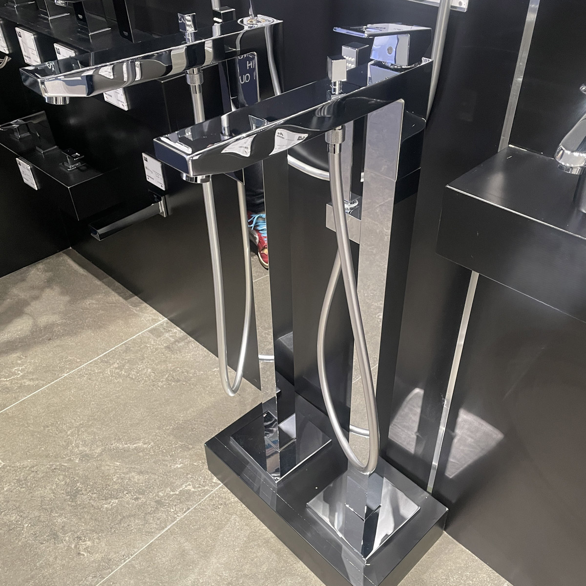 Vòi bồn tắm đặt sàn Eurocube Grohe 23672001
