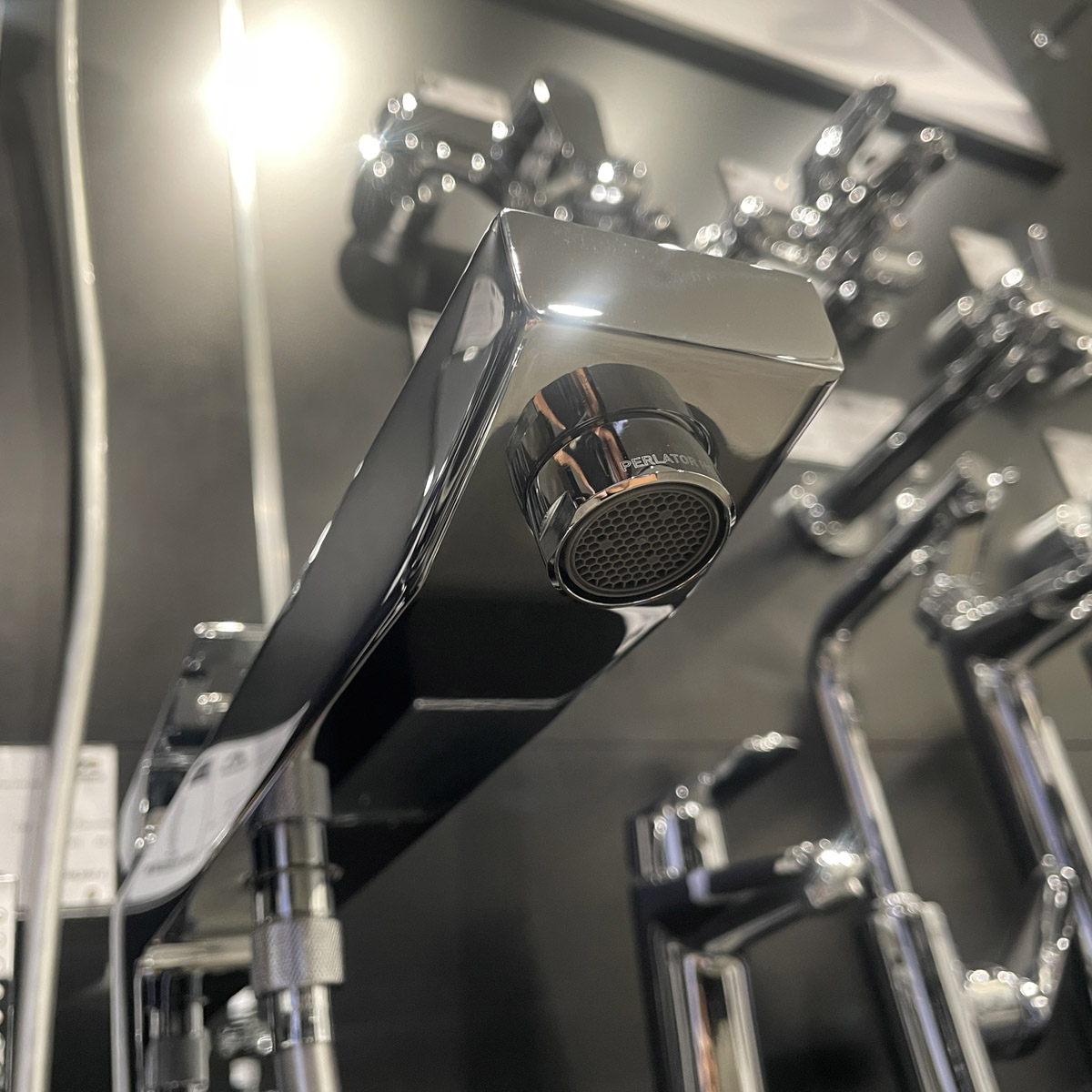Vòi bồn tắm đặt sàn Eurocube Grohe 23672001