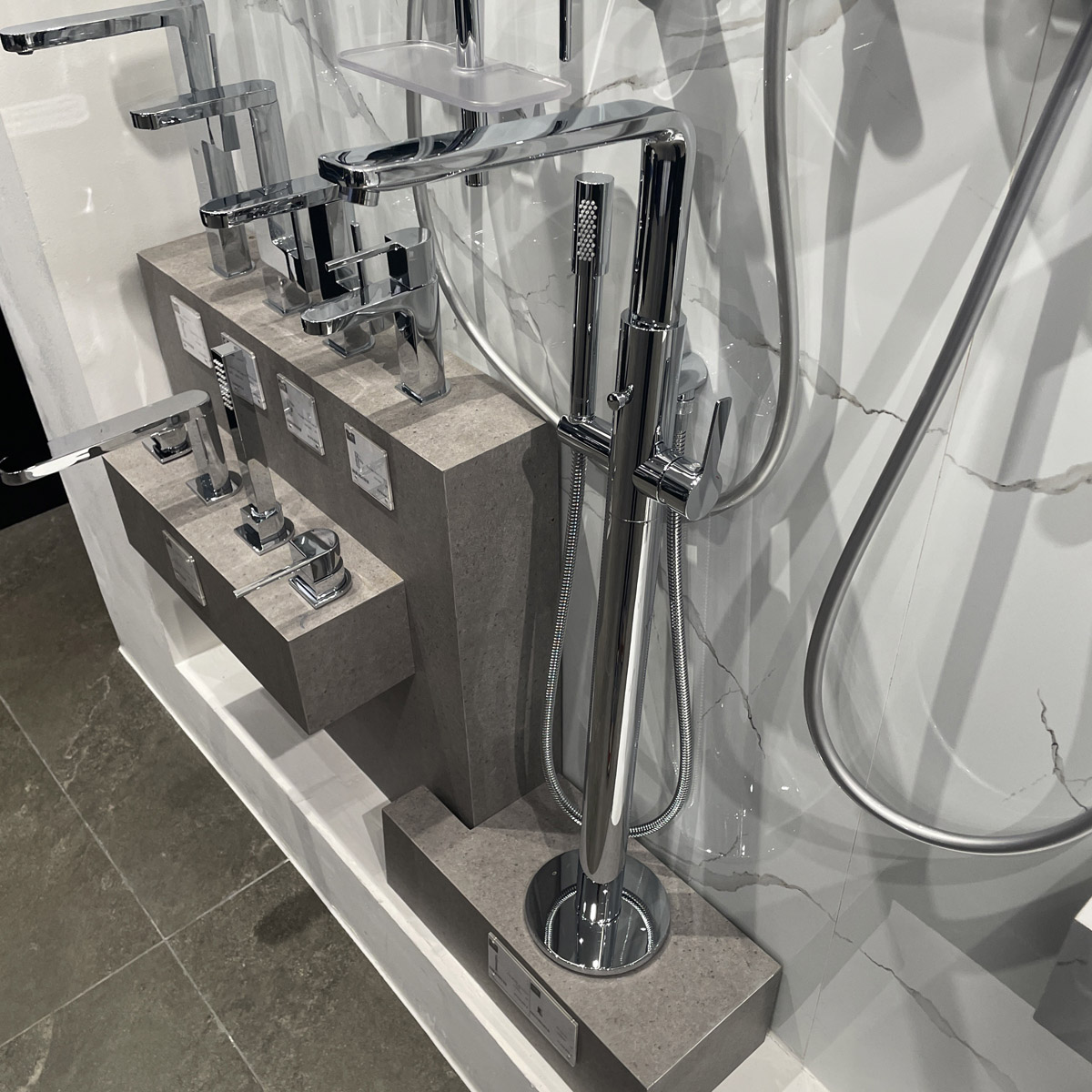 Vòi bồn tắm nóng lạnh đặt sàn Lineare GROHE 23792001