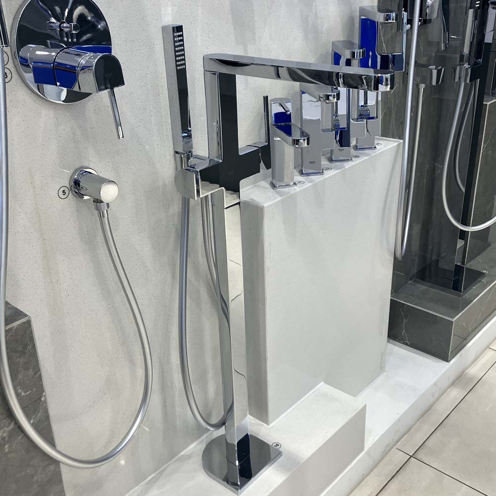 Vòi bồn tắm đặt sàn nóng lạnh Plus GROHE 23846003