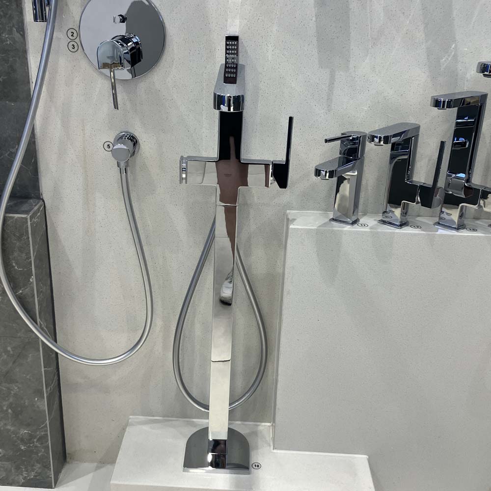 Vòi bồn tắm đặt sàn nóng lạnh Plus GROHE 23846003