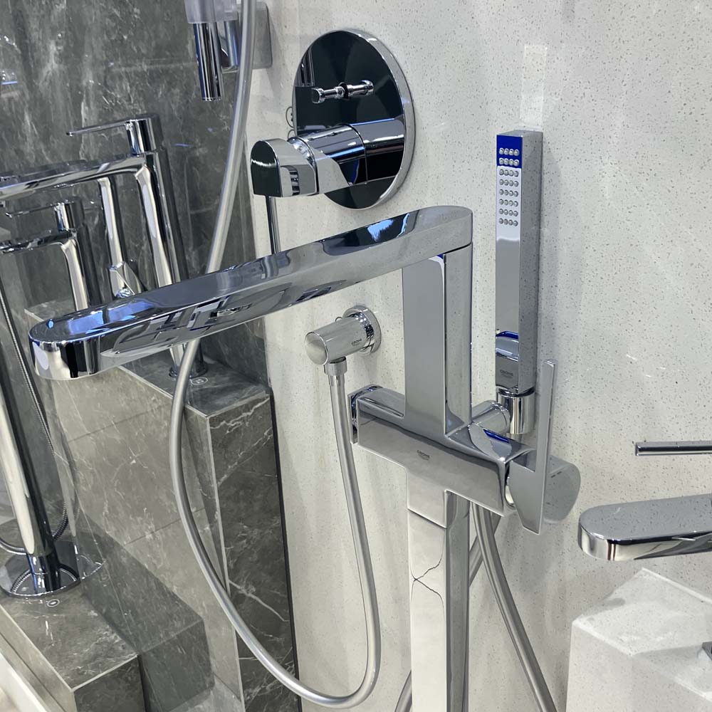 Vòi bồn tắm đặt sàn nóng lạnh Plus GROHE 23846003
