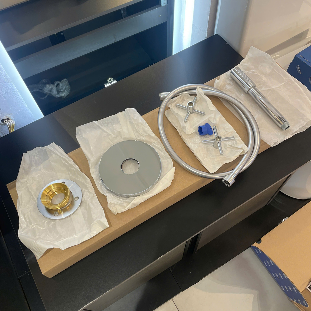 Vòi bồn tắm đặt sàn Atrio Grohe 25044003