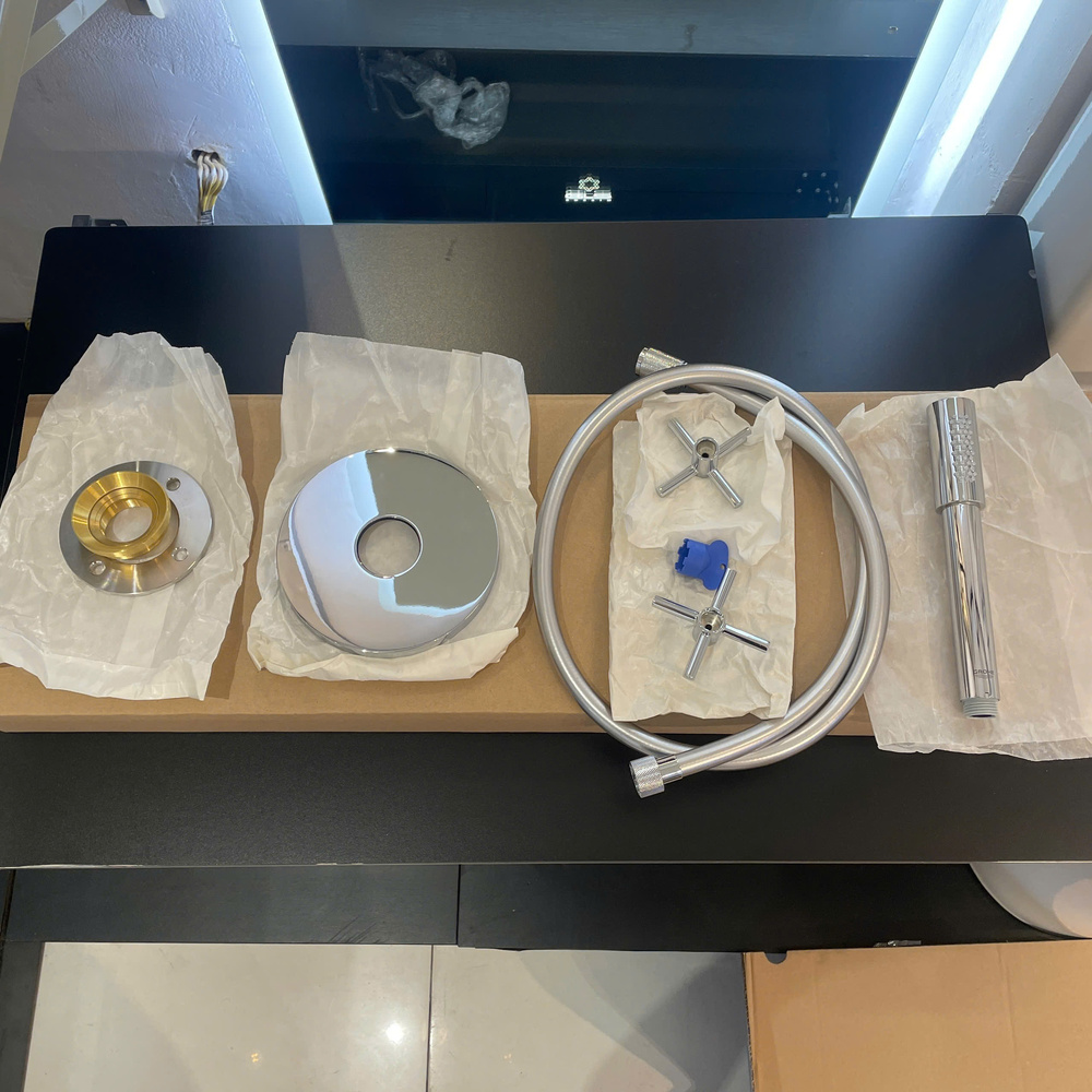 Vòi bồn tắm đặt sàn Atrio Grohe 25044003