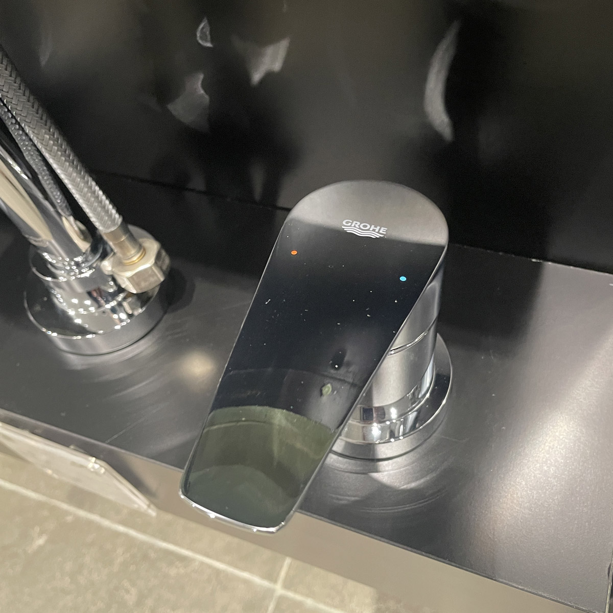 Bộ vòi xả 3 lỗ gắn thành bồn tắm BauEdge Grohe 2511710A