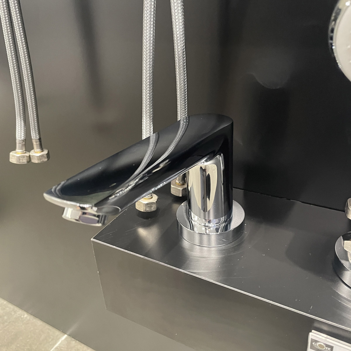 Bộ vòi xả 3 lỗ gắn thành bồn tắm BauEdge Grohe 2511710A