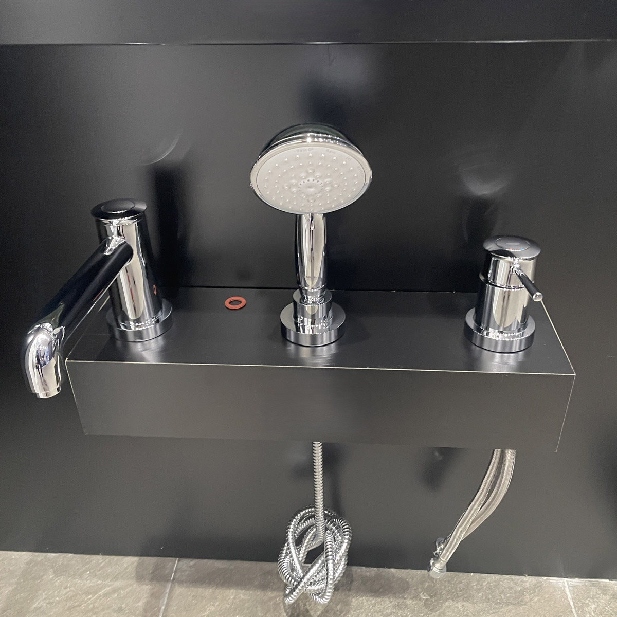 Vòi bồn tắm 3 lỗ nóng lạnh kèm tay sen BauClassic GROHE 2511800A