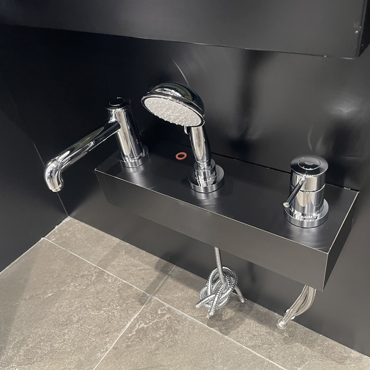 Vòi bồn tắm 3 lỗ nóng lạnh kèm tay sen BauClassic GROHE 2511800A