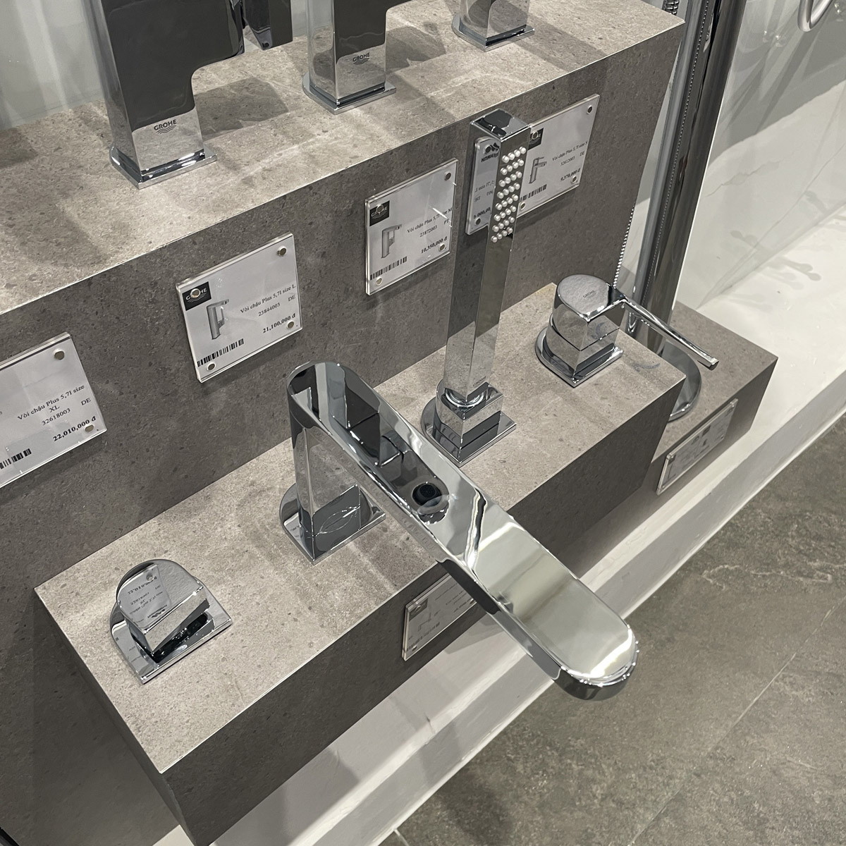 Vòi bồn tắm 4 lỗ nóng lạnh kèm tay sen Plus GROHE 29307003