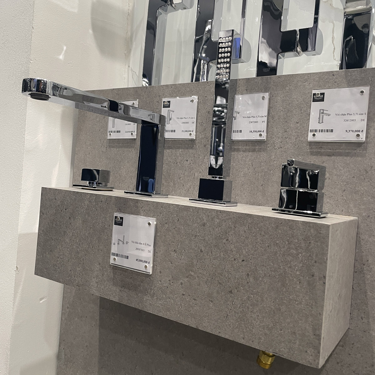 Vòi bồn tắm 4 lỗ nóng lạnh kèm tay sen Plus GROHE 29307003