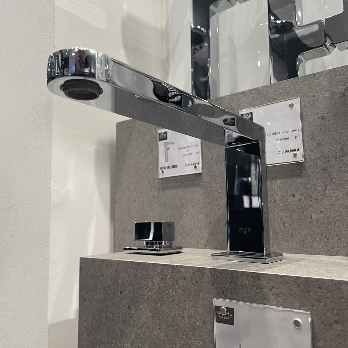 Vòi bồn tắm 4 lỗ nóng lạnh kèm tay sen Plus GROHE 29307003