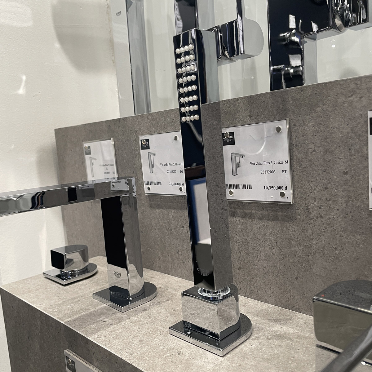 Vòi bồn tắm 4 lỗ nóng lạnh kèm tay sen Plus GROHE 29307003