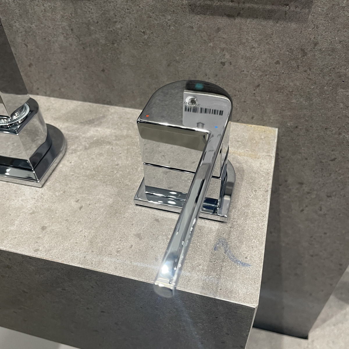 Vòi bồn tắm 4 lỗ nóng lạnh kèm tay sen Plus GROHE 29307003