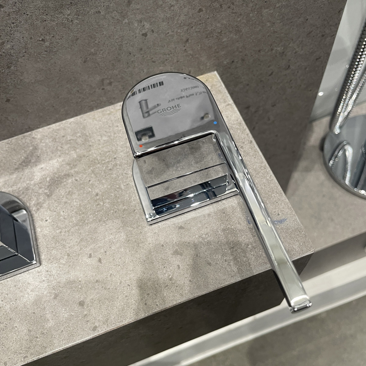 Vòi bồn tắm 4 lỗ nóng lạnh kèm tay sen Plus GROHE 29307003