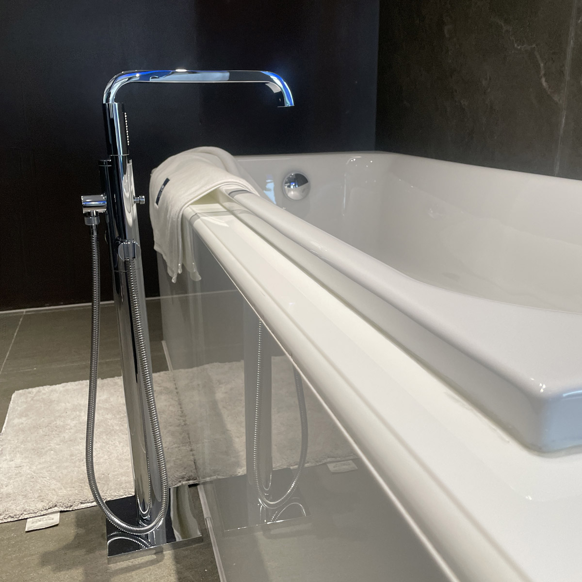 Vòi bồn tắm nóng lạnh đặt sàn Allure Grohe 32754002