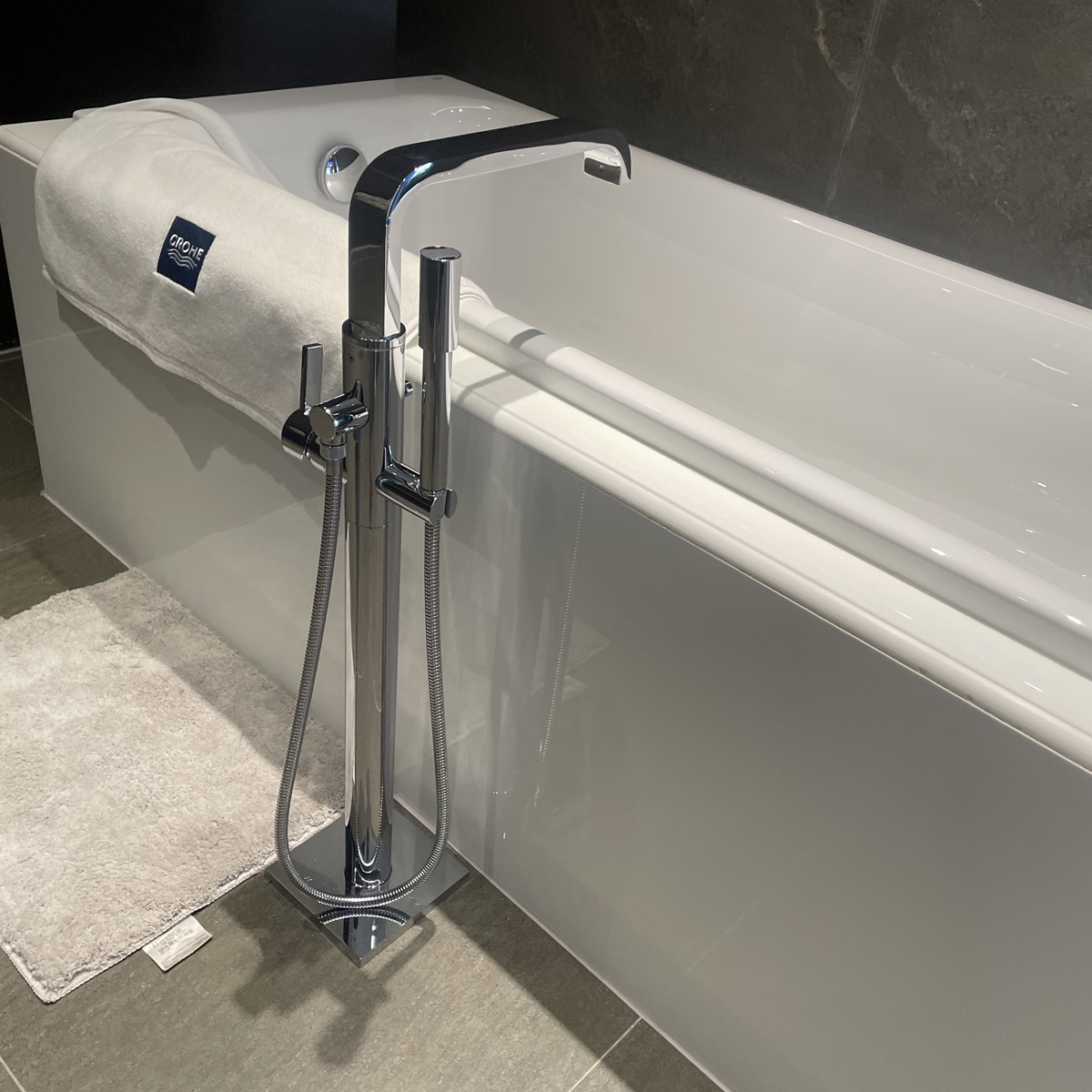 Vòi bồn tắm nóng lạnh đặt sàn Allure Grohe 32754002