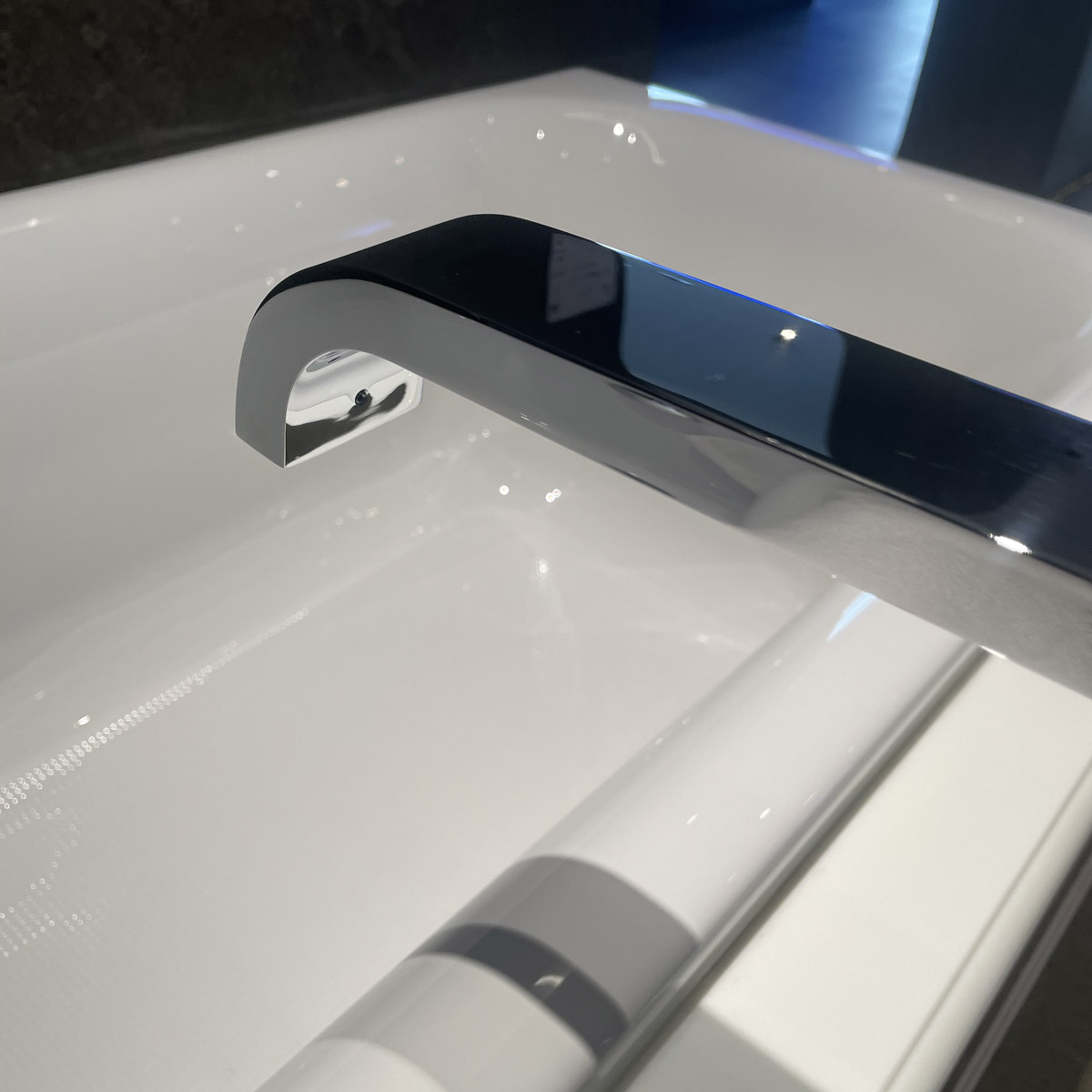 Vòi bồn tắm nóng lạnh đặt sàn Allure Grohe 32754002