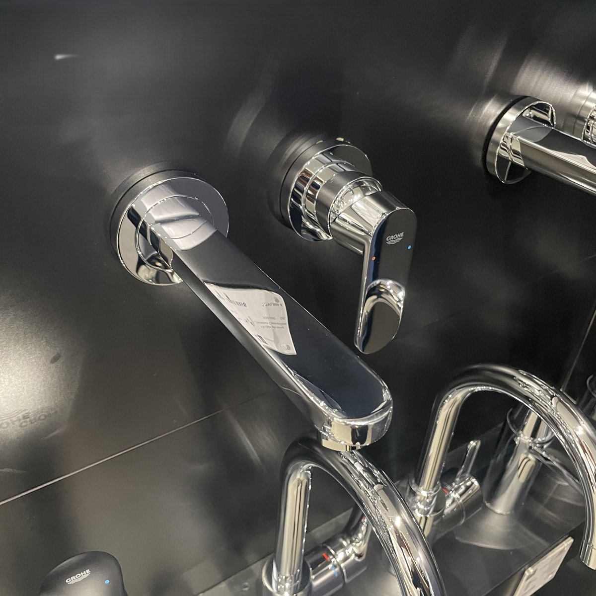 Vòi chậu nóng lạnh gắn tường 2 lỗ Eurosmart Cosmopolitan GROHE 19381000