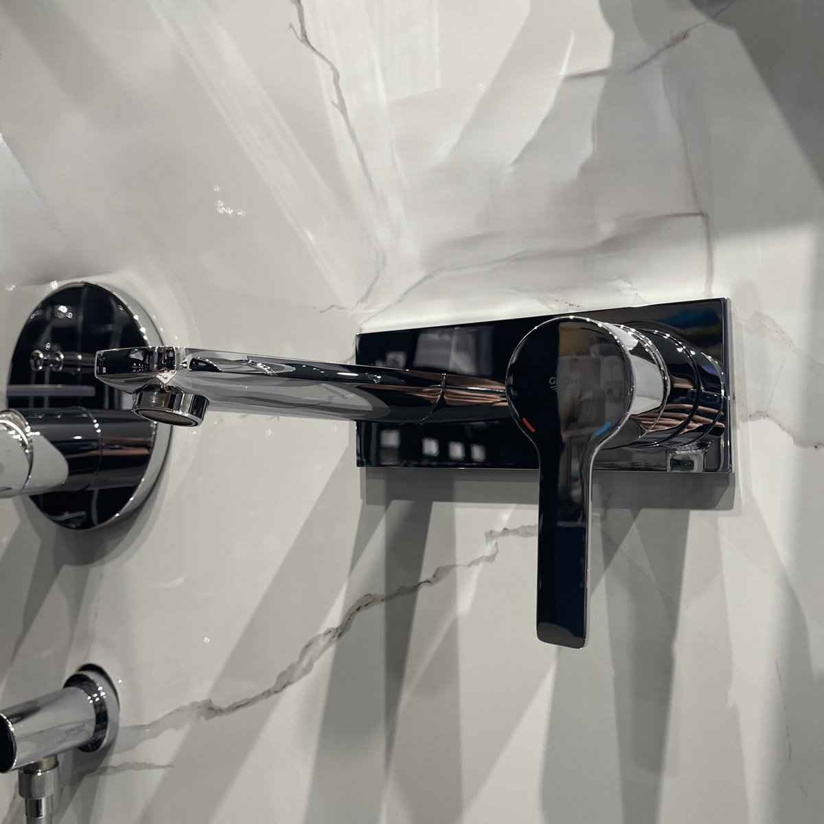 Vòi chậu gắn tường nóng lạnh 2 lỗ Lineare GROHE 19409001