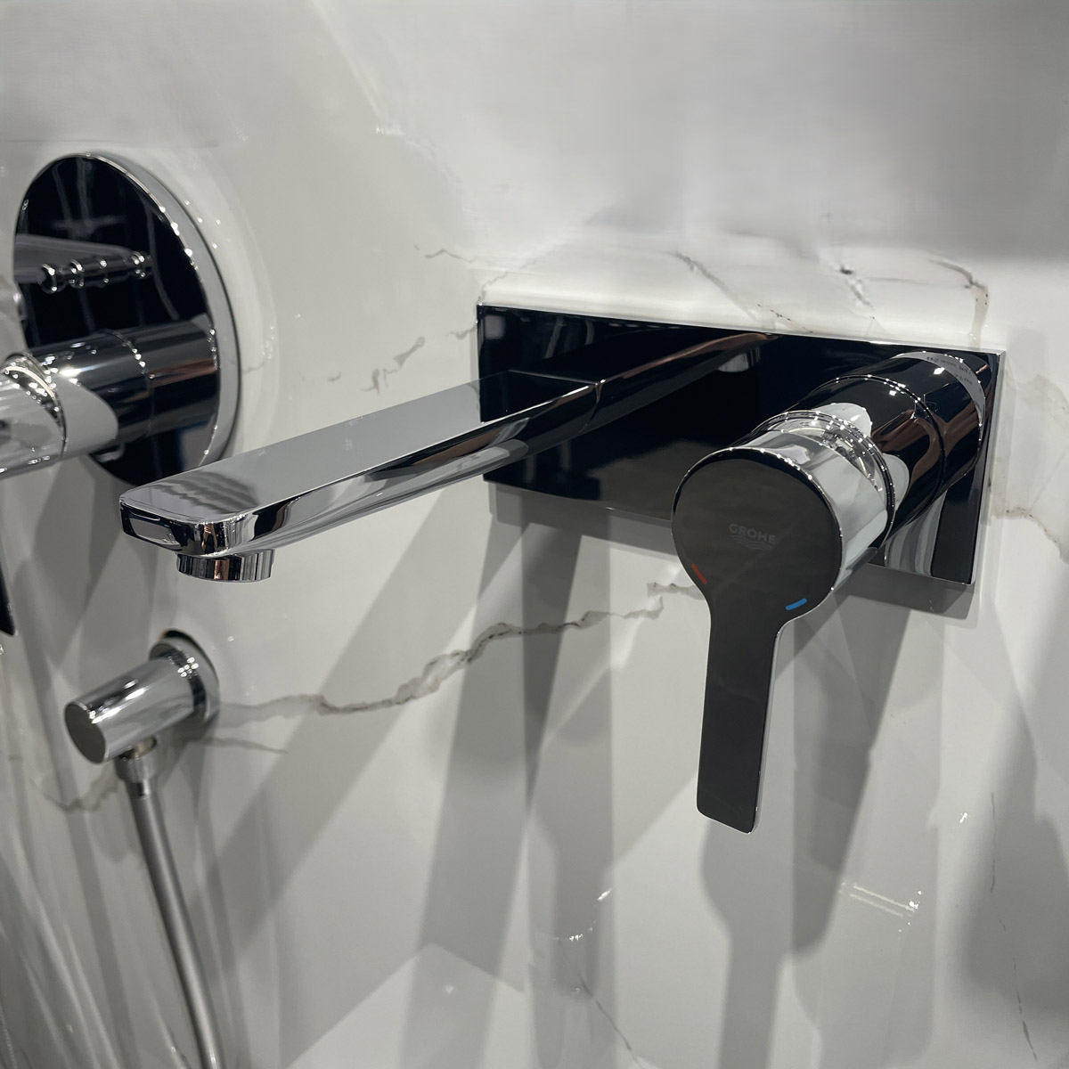 Vòi chậu gắn tường nóng lạnh 2 lỗ Lineare GROHE 19409001