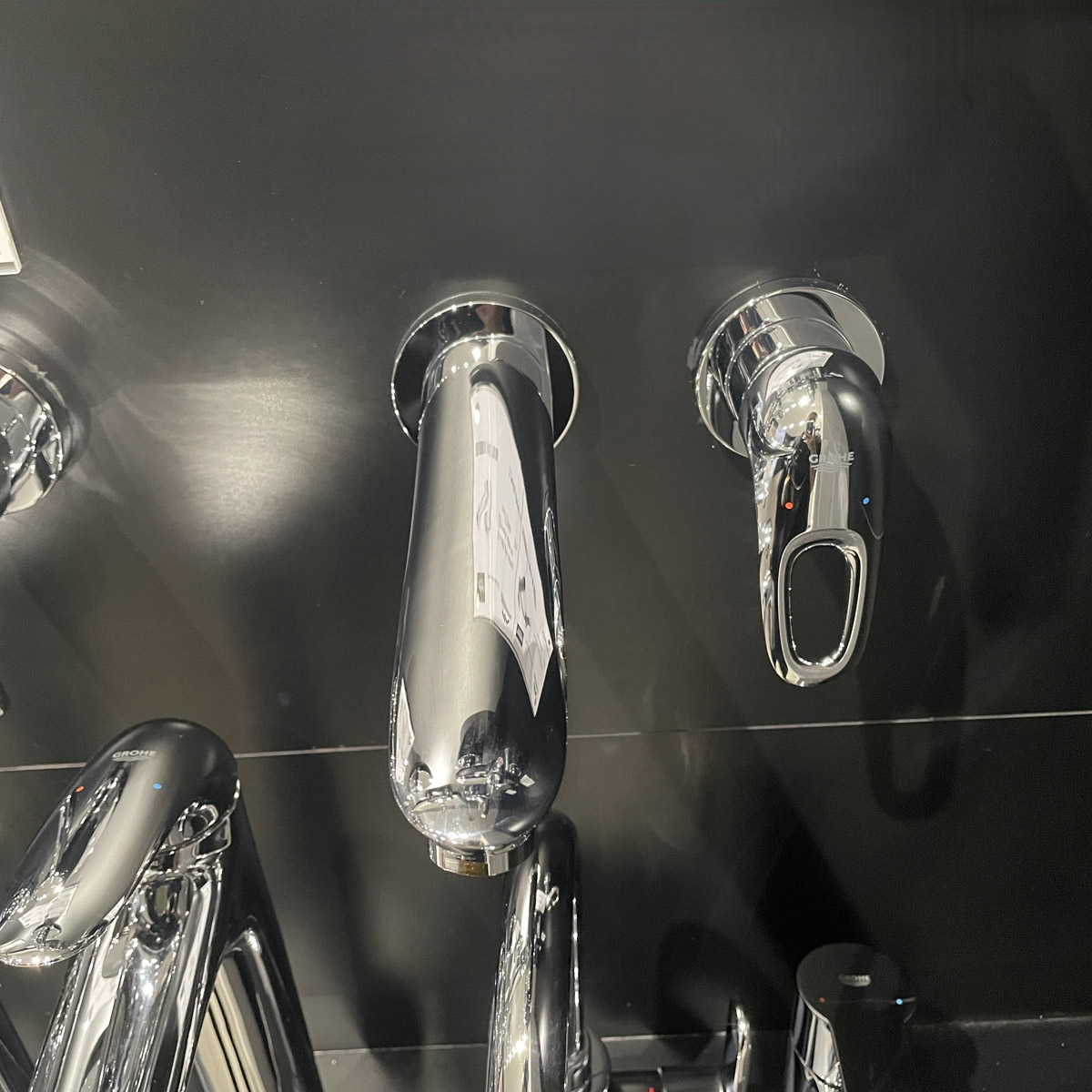 Vòi chậu gắn tường nóng lạnh 2 lỗ Eurostyle GROHE 19571003