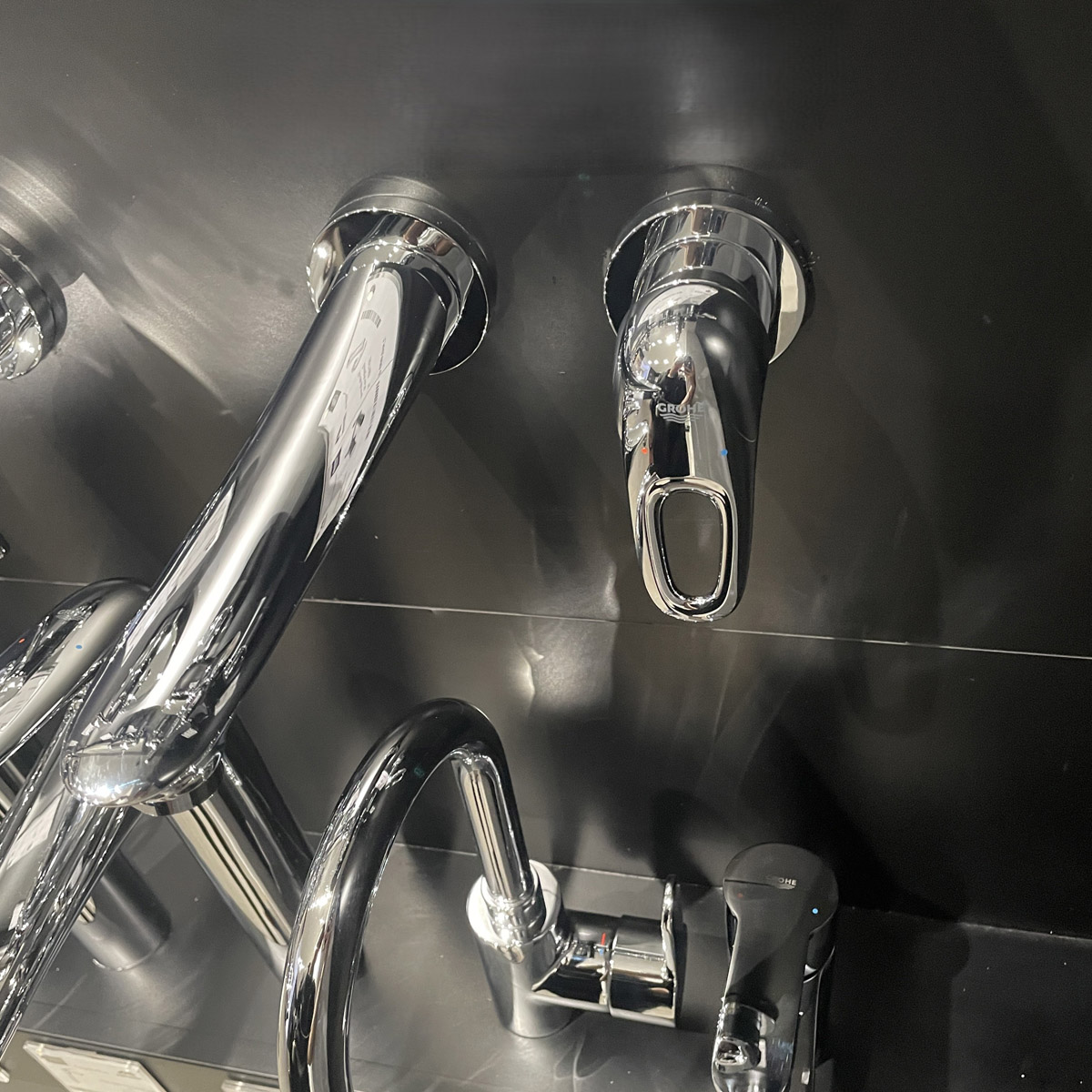 Vòi chậu gắn tường nóng lạnh 2 lỗ Eurostyle GROHE 19571003