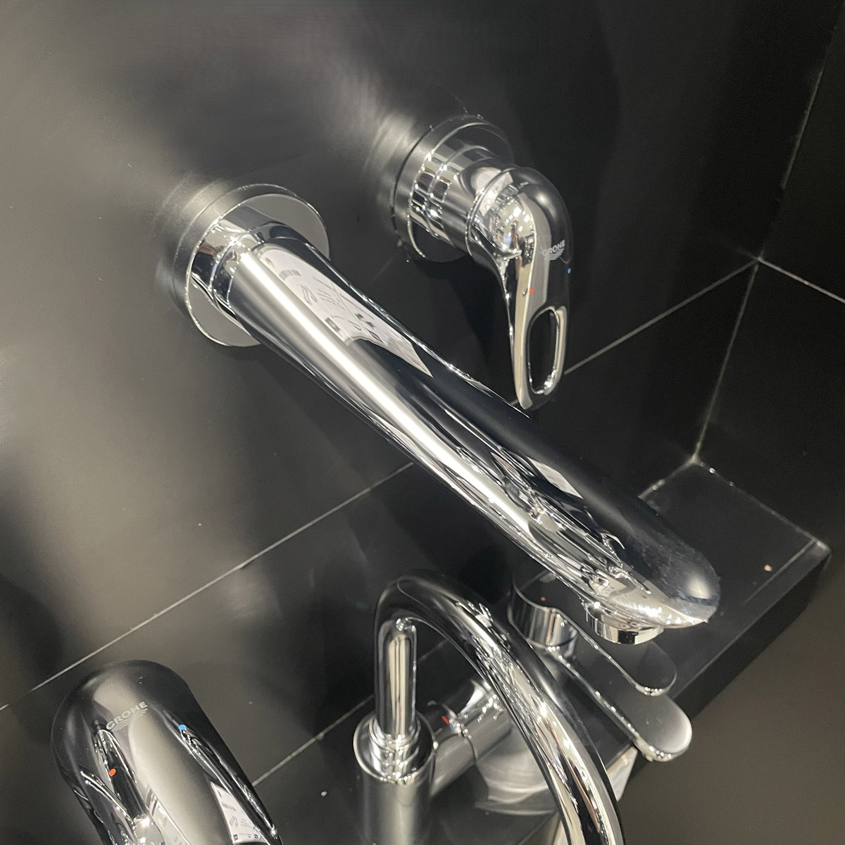 Vòi chậu gắn tường nóng lạnh 2 lỗ Eurostyle GROHE 19571003