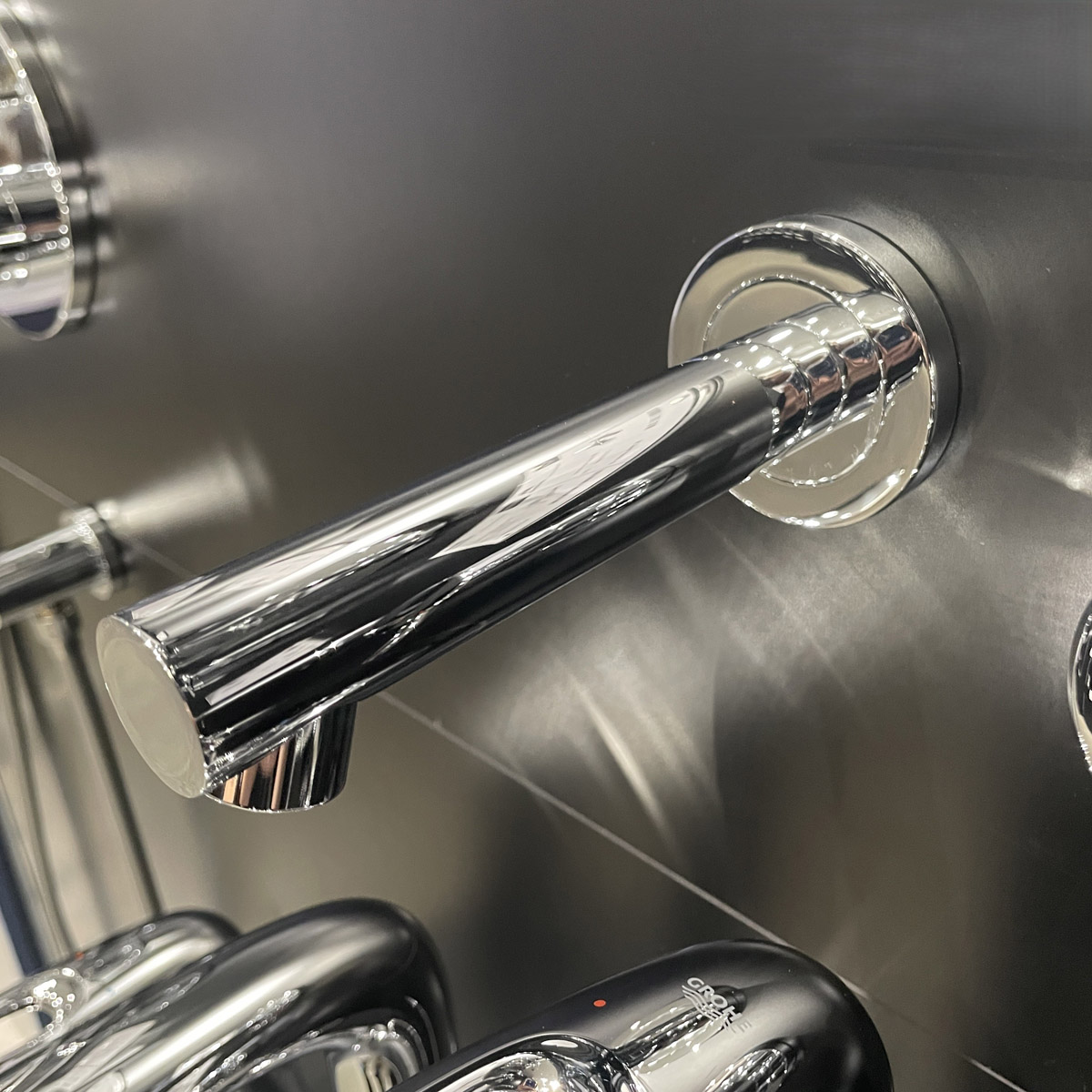 Vòi chậu gắn tường nóng lạnh 2 lỗ Concetto GROHE 19575001